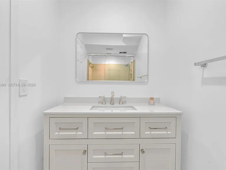 218 NE 12th Ave #302 — Photo 3