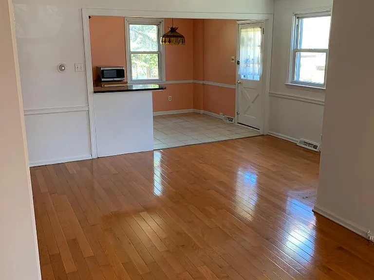 639 Barnes St — Photo 8