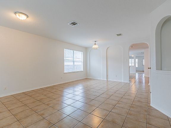 5th image of 2476 Medina Dr