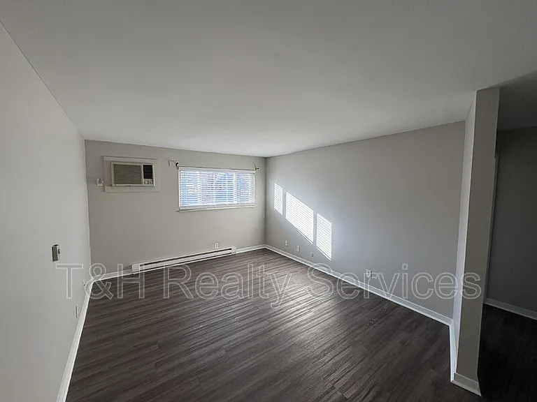 1142 Evans Ave #3 — Photo 5