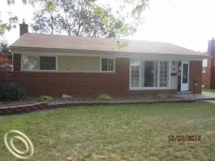 26901 Constance St photo 1
