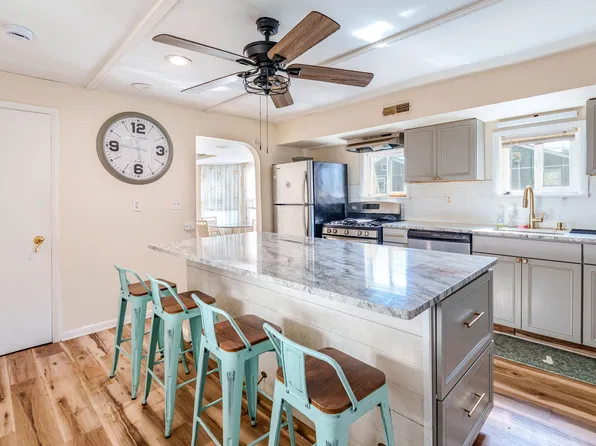 210 W Burk Ave, Wildwood, NJ 08260
