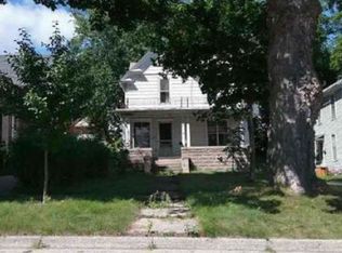 210 W 3rd St, Beaver Dam, WI 53916