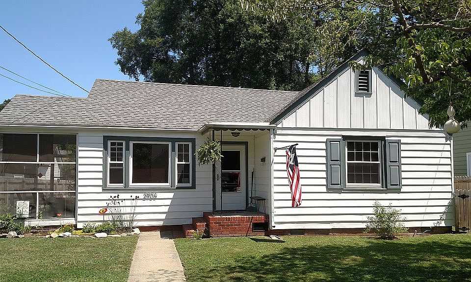2nd image of 2906 Dellrose Ave