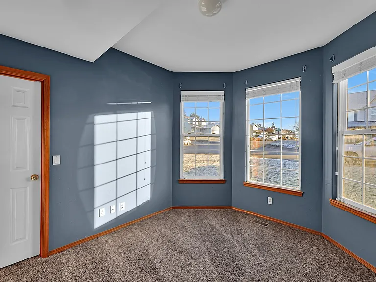 713 SW Puffin St — Photo 9