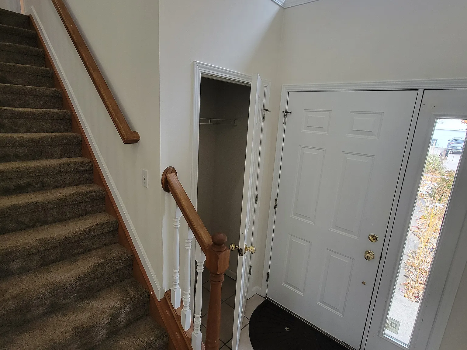 3 bed, 2.5 bath, 1450 sqft, $1,500 — Photo 2
