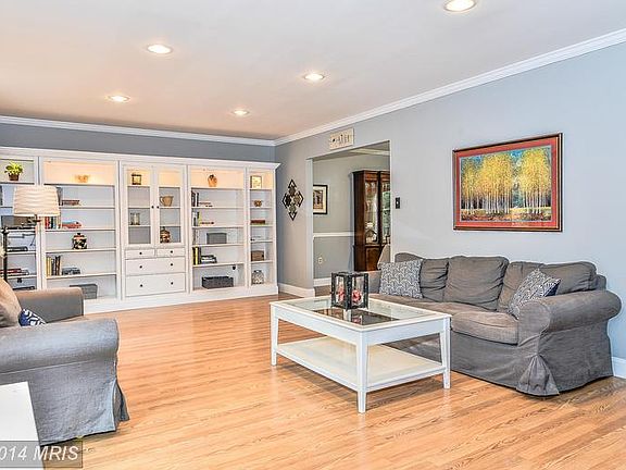 3rd image of 5544 Shooters Hill Ln