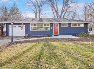 337 Brookside Cir, Wheaton, IL 60187