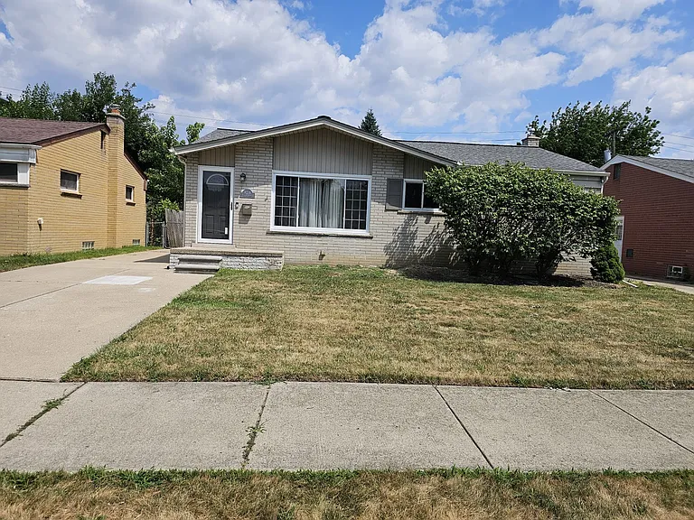 8234 Perrin Ave — Photo 2