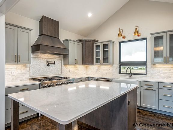 2nd image of Three Dots Trl