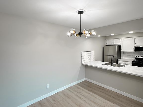 4th image of 44315 Sunnyside Dr APT 102