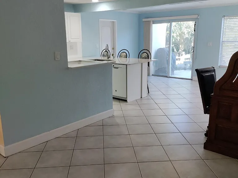 308 SW 18th Ave — Photo 8