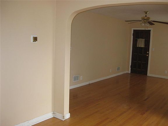 4th image of 2839 N 38th St