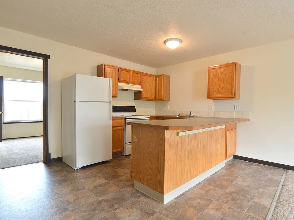 12231-12233 SE Steele St