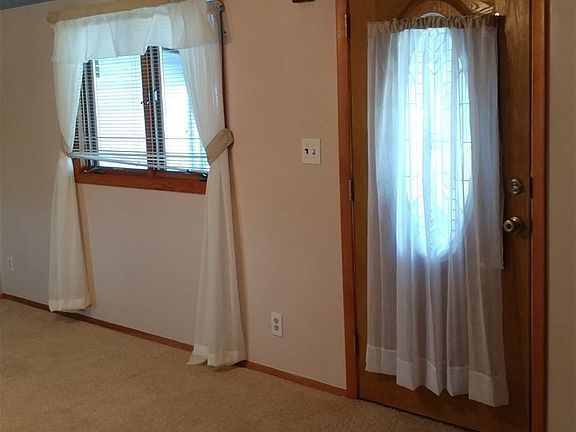 3rd image of 912 Howard Ave