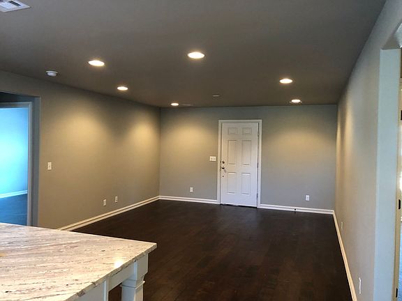 5th image of 327 E Will Rogers Blvd