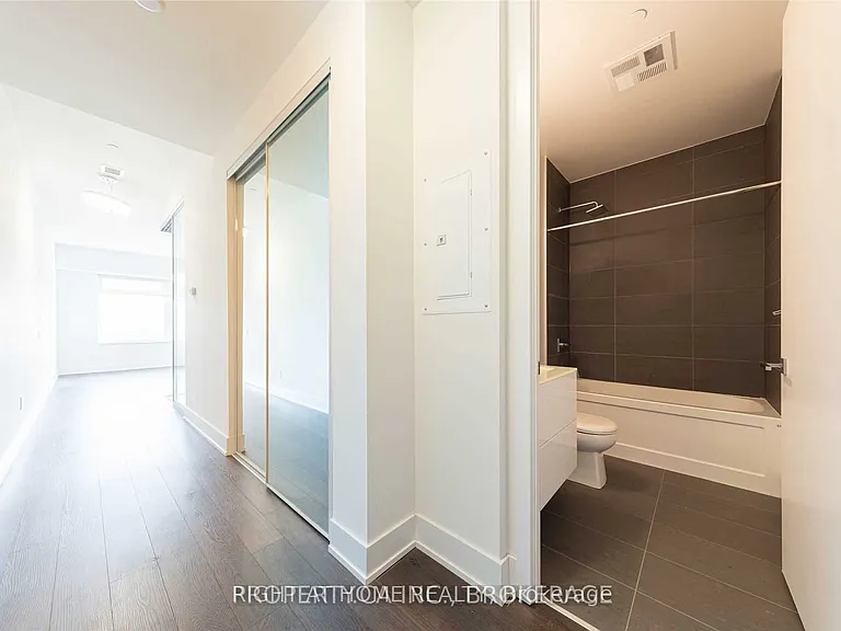 111 Saint Clair Ave W #1023 — Photo 7