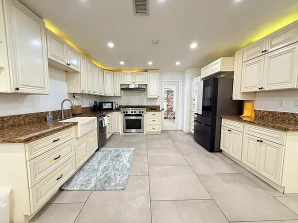 933 S Susan St, Santa Ana, CA 92704