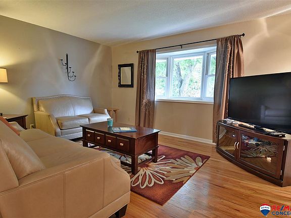3rd image of 1611 Urbana Ln