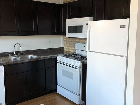 3rd image of 4421 N Rockwell St APT 2W