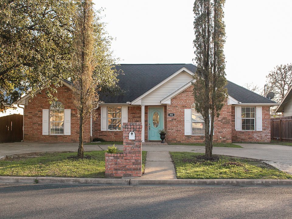1st image of 303 W Grady Dr