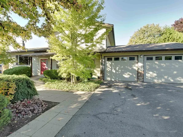18843 120th Ave, Pitt Meadows, BC V3Y 1W5