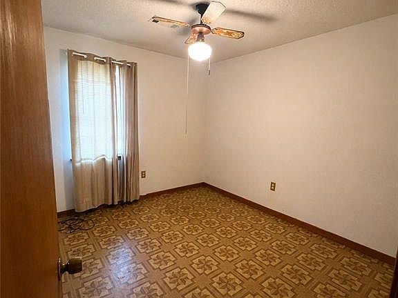5th image of 402 Phoenix Sq