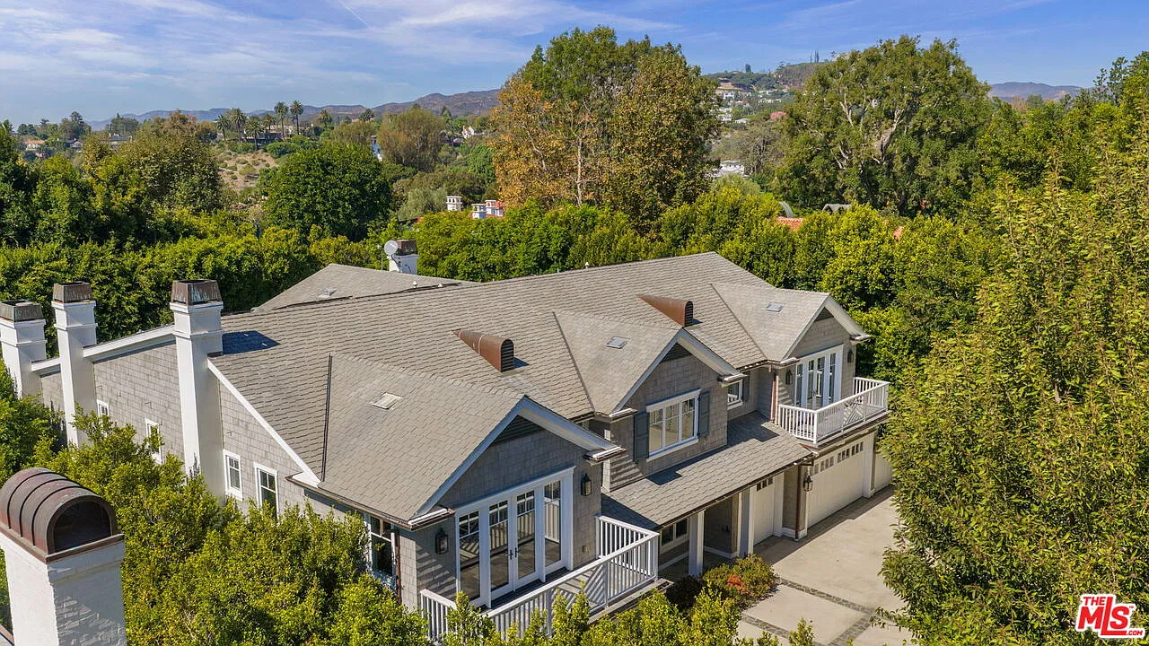 7 bed, 8.0 bath, 8129 sqft, $55,000 — Photo 4