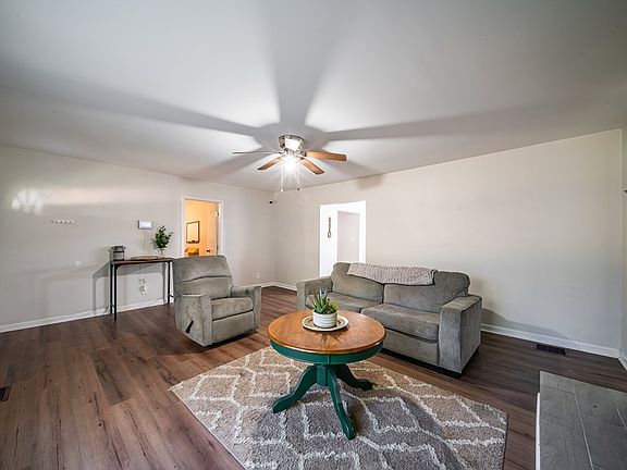 4th image of 3944 Steam Mill Rd