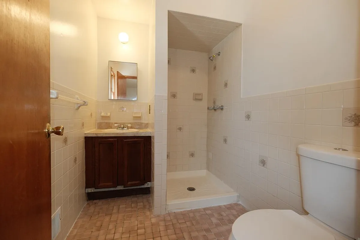 Building Photo - 1137 Dill Ave #2