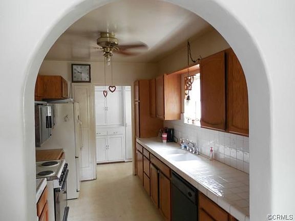 3rd image of 427 W Adams Park Dr