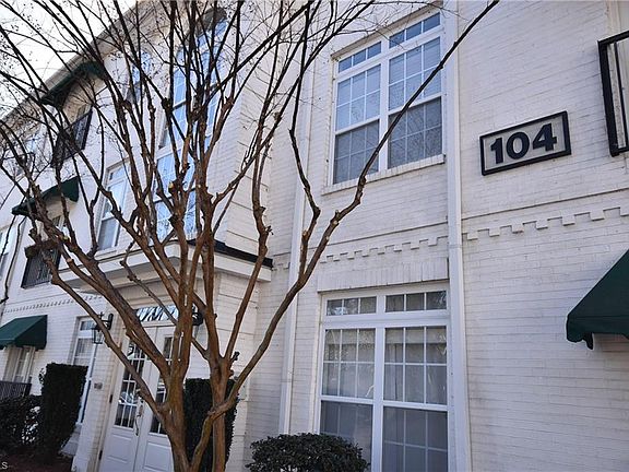 2nd image of 104 Sunset Cir Unit 204