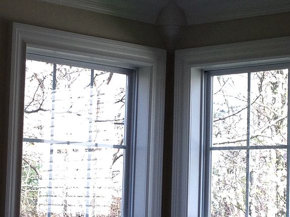 Stunning molding throughout 