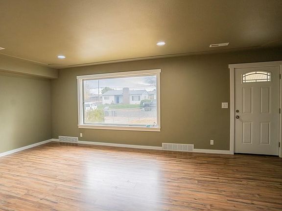 5th image of 806 S Hawthorne Dr