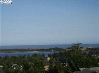 720 Prefontaine Dr, Coos Bay, OR