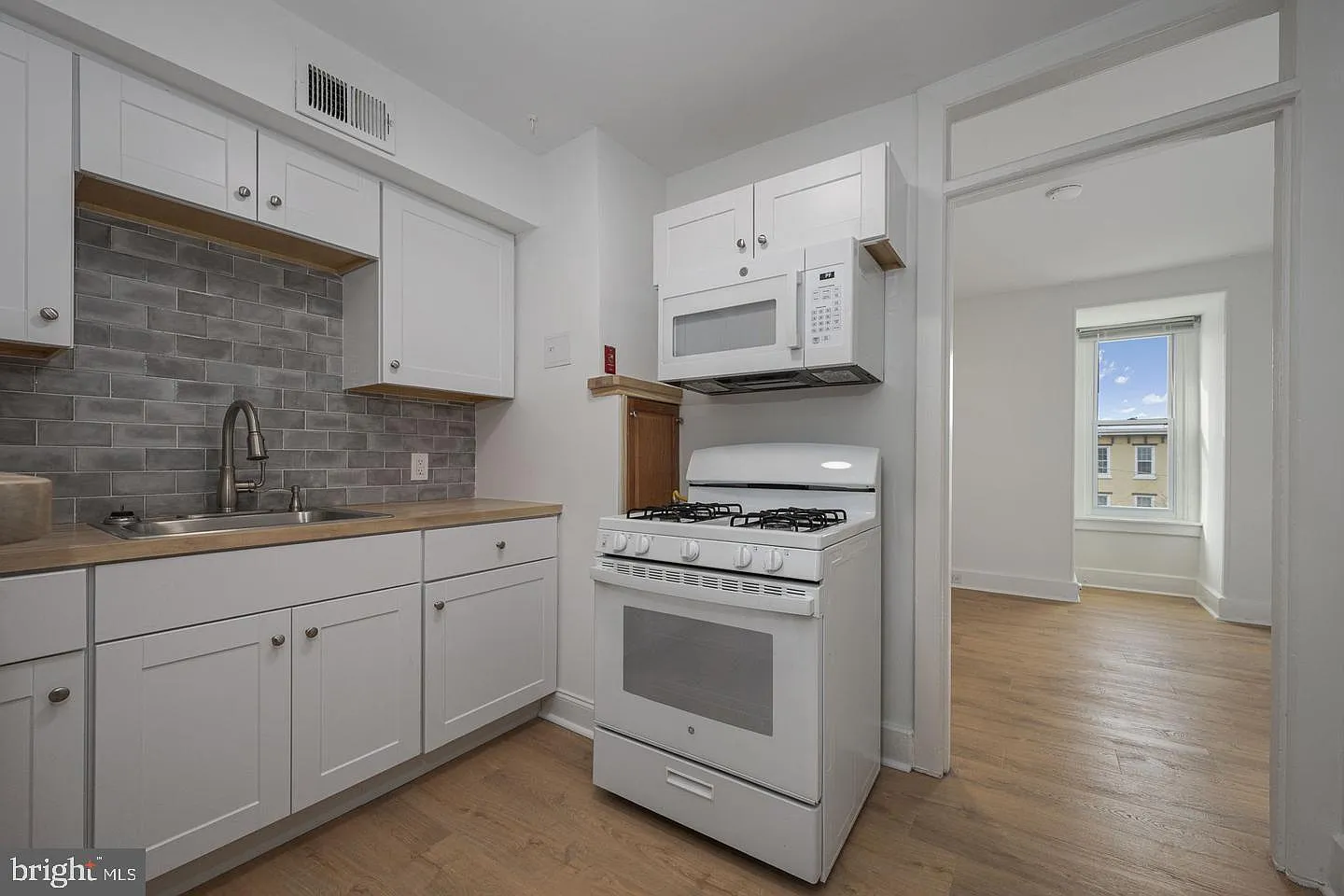 1 bed, 1.0 bath, 900 sqft, $1,650 — Photo 2