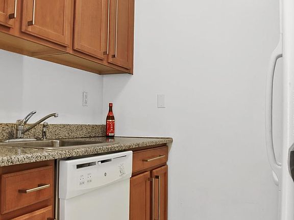 5th image of 393 W 49th St APT 4Q