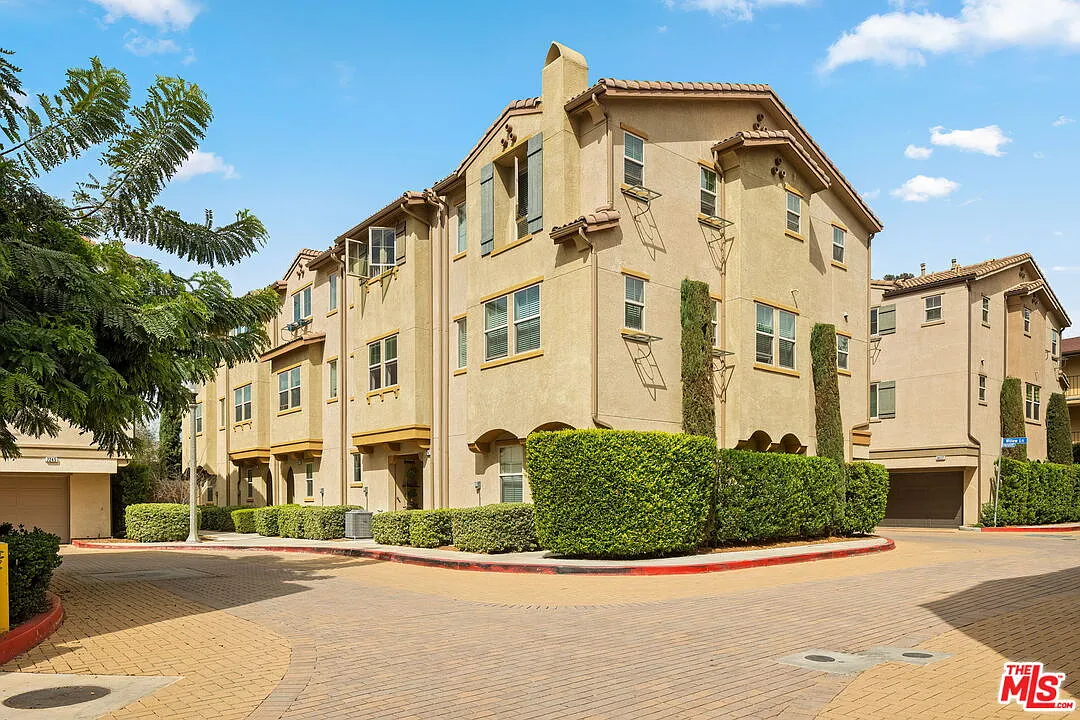 3 bed, 3.0 bath, 1478 sqft, $3,500 — Photo 1