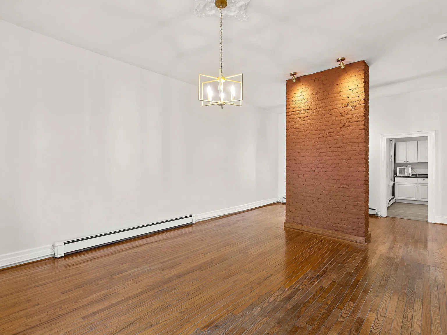 3 bed, $3,200 — Photo 2