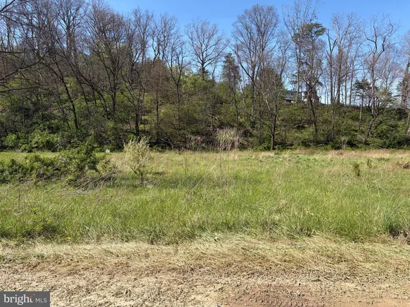14 Puffenburger Ln, Hedgesville, WV 25427