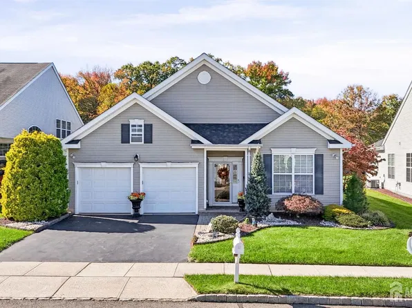 6 Stony Path Dr, Dayton, NJ 08810