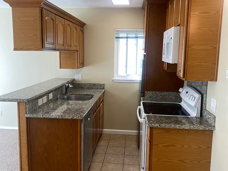 1634 Oxford St #205 — Photo 5