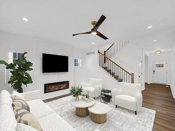 3rd image of 614 Idlewild Ln