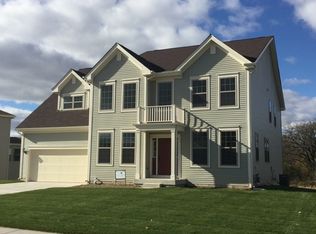 1945 Walnut Glen Blvd, Island Lake, IL 60042
