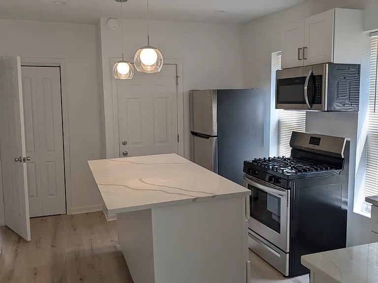 3257 N Oakley Ave #1 — Photo 11