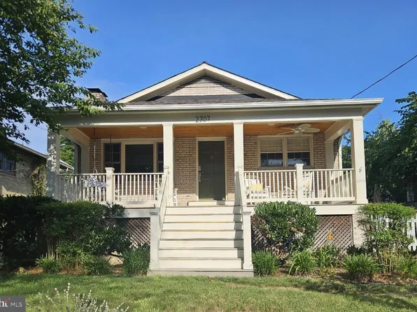 2207 N Kenmore St, Arlington, VA 22201