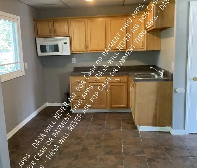 79 Henrietta Ave — Photo 8