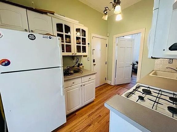 4th image of 32 E Springfield St #2
