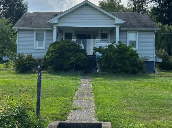 953 Cherry St, Greenock, PA 15047