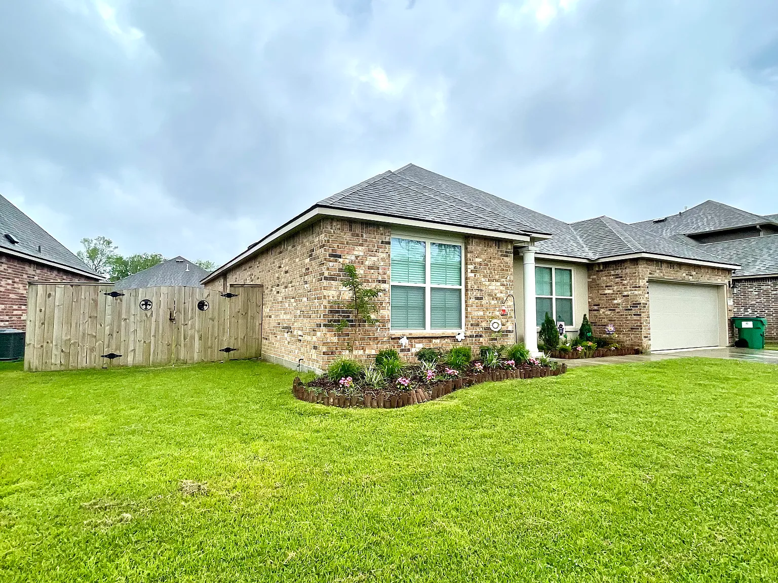 4 bed, 2278 sqft, $2,200 — Photo 2